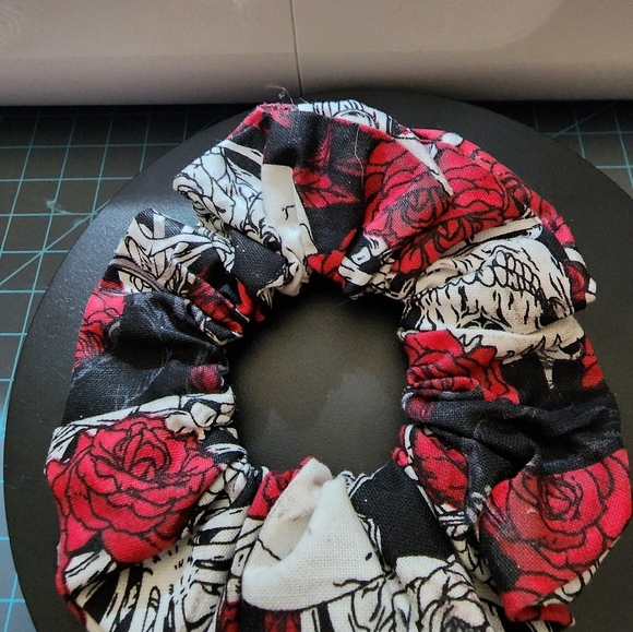 NWT!! Skull and Roses Hair Accessories Scrunchie!!💖☠️🖤 - Picture 3 of 5